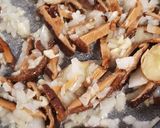 A picture of step 2 of Clay pot Rice.