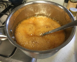 Foto del paso 1 de la receta: Torta invertida de manzana y duraznos en almíbar