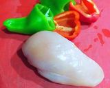 Foto del paso 1 de la receta: Mini penne en salsa bechamel con salteado de tiras de pechuga