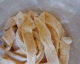 Foto del paso 3 de la receta: Fideos a cuchillo para hacer resfaloza (sopa o pastas)