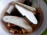 Vịt tiềm nguyên con