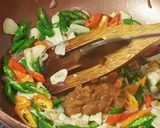 Foto langkah ke 6 dari resep Ikan asin cumi cabe hijau saos tauco asin 🥰.