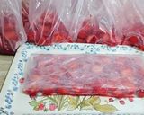 صورة لخطوة 2 من وصفة طريقه الاحتفاظ بفراولة 🍓🍓🍓🍓 في فريزر