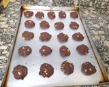 Foto del paso 5 de la receta: Galletitas de chocolate y nuez Sin azúcar, sin endulcorante y sin manteca