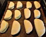 Hajtott vajas zsemle recept fázis 4 fotója