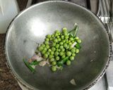A picture of step 2 of Mint and peas soup.