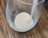 A picture of step 3 of Banana strawberry and dates smoothie.
