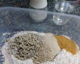 Foto del paso 1 de la receta: Pan integral con semillas girasol y sésamo, vegano 🍞