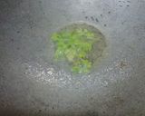 A picture of step 5 of Thakkali Chutney.