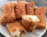 Foto langkah ke 4 dari resep Roti Goreng Sosis Mayo.