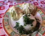 Foto del paso 8 de la receta: Relleno de carne envuelto en repollo con salsa blanca light y arroz