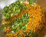 A picture of step 4 of Besan Ki Masaledar Khasta Roti 🫓.