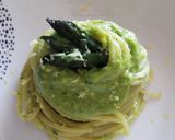 Foto del passaggio 4 della ricetta Spaghetti con pesto di asparagi e pinoli 🥬🍋😋
