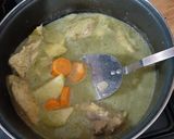 Foto del paso 2 de la receta: Pollo en salsa de tomate y verdura