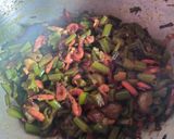 চিংড়ি পেঁয়াজকলি ভাজা (chingri peyajkoli bhaja recipe in Bengali) রেসিপির ধাপ 2 ছবি