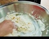 A picture of step 1 of Khasta kararay parathay.