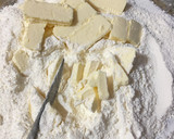 Foto del paso 2 de la receta: Pasta frola rústica de dulce de leche/ membrillo con harina leudante