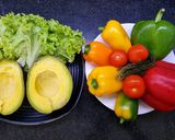Hình bước làm 1 của món Salad Bơ Gà sốt dầu dấm