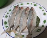 Foto langkah ke 3 dari resep Ikan Kembung Kukus pedas.
