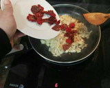 Foto del paso 3 de la receta: Pechugas de pavo con almendras y tomates secos