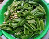 A picture of step 1 of Broad Beans.