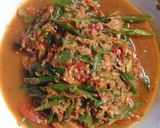Foto langkah ke 7 dari resep Bunga Bawang Tumis Terasi Udang Rebon.