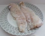 Foto del paso 1 de la receta Carpaccio de merluza y gambas rojas