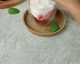 Foto langkah ke 3 dari resep Creamy Strawberry korean.