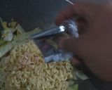 Foto langkah ke 4 dari resep Mie tumis.