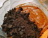 Foto langkah ke 2 dari resep 1.013. Chocolate Bar Cookies.