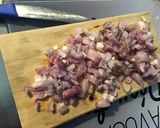 Une image de l'étape 2 de Côtes de porc aux olives bicolores et échalotes.