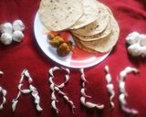 A picture of step 3 of Garlic wheat flour chapati.
