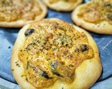 Foto del paso 8 de la receta: Coca de setas cremosas con pecorino