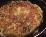 Foto del paso 3 de la receta: Tortilla de espinacas y piñones 💜