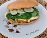 Foto del paso 7 de la receta: Mollete de burger de pollo con hummus y guacamole