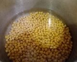 A picture of step 1 of Chana pulao.