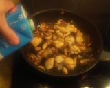 Foto del paso 3 de la receta: Pollo con salsa de setas y queso