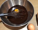 Foto langkah ke 11 dari resep Molten Lava Cake with Salted Caramel Sauce.