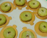 Foto langkah ke 4 dari resep Donat Pandan Suji.