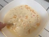 Postre de frutas y leche condensada