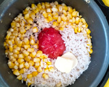 Foto langkah ke 4 dari resep Nasi Tomat Jagung Magic Com.
