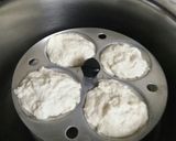 A picture of step 4 of Rava idli.