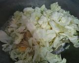 รูปขั้นตอนการทำที่ 2 ของ ไข่ไก่ผัดกะหล่ำเห็ดเข็มทอง