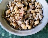 A picture of step 1 of Paddy Straw Mushroom And Peas Curry.