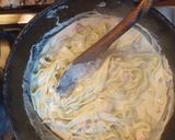 Foto del paso 2 de la receta: Cintas de espinaca con panceta y salsa de quesos