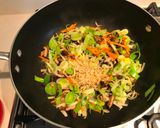 A picture of step 3 of Mixed seafood fried rice noodles.