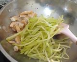 Foto langkah ke 3 dari resep Tumis Udang Labu Siam.