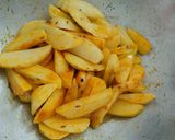 आलू शिमला मिर्ची (aloo shimla mirch recipe in Hindi) रेसिपी चरण 2 फोटो