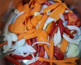 Foto del paso 4 de la receta: Zapallitos rellenos con tortilla multicolor
