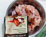 Hình bước làm 1 của món Thịt gà xào hoa tỏi/ngồng tỏi